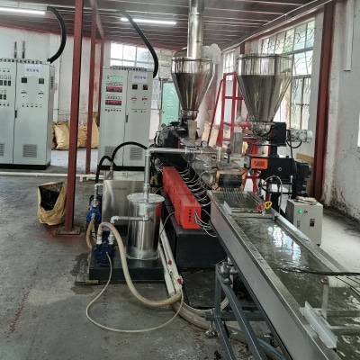 2022雙螺桿擠出機